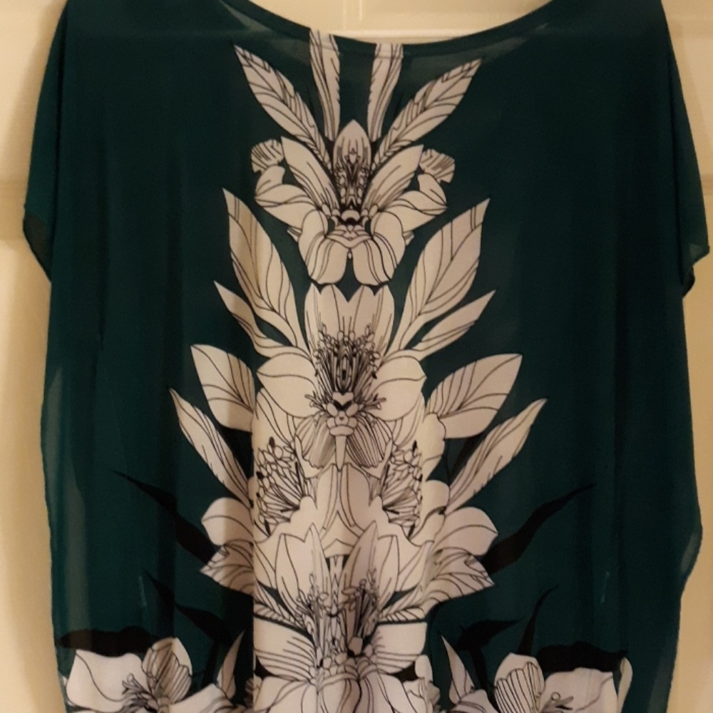 Ladies pullover top - Picture 2 of 2